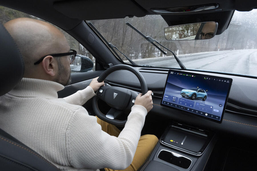 중국 전기차의 거대한 파도, 창안 딥알 S05가 제시하는 미래 모빌리티의 기준