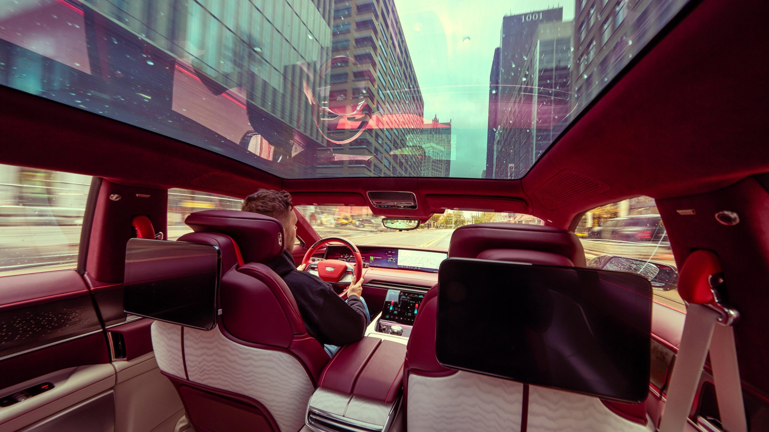 럭셔리의 미래를 정의하다: 롤스로이스 블랙 배지 스펙터 vs 캐딜락 셀레스틱 전격 비교