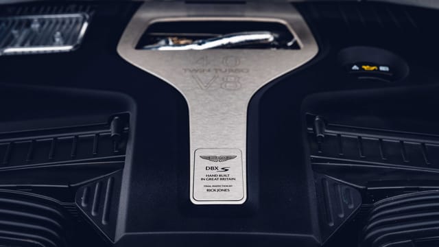 슈퍼 SUV의 정점, 애스턴마틴 DBX707과 페라리 프로산게의 완벽한 해부