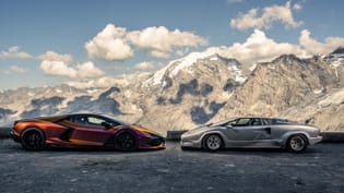 럭셔리의 미래를 정의하다: 롤스로이스 블랙 배지 스펙터 vs 캐딜락 셀레스틱 전격 비교