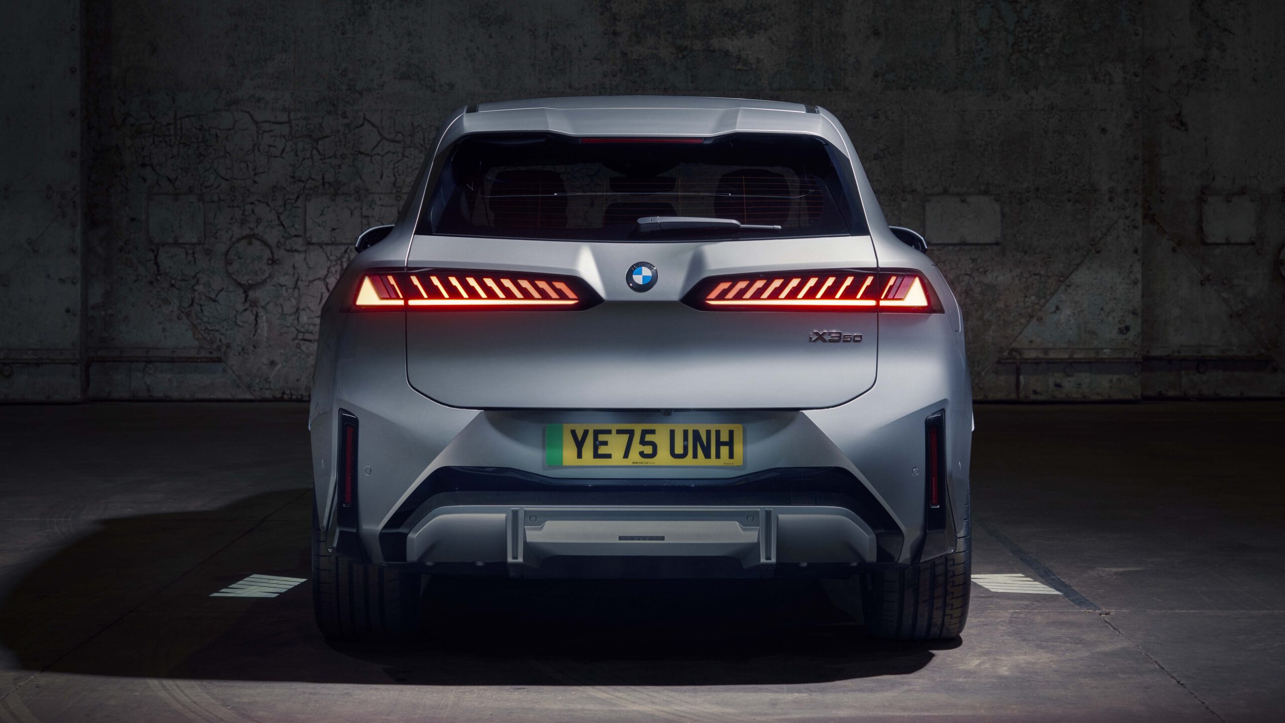 진정한 BMW의 귀환, 탑기어 선정 2026 올해의 차 iX3를 만나보다