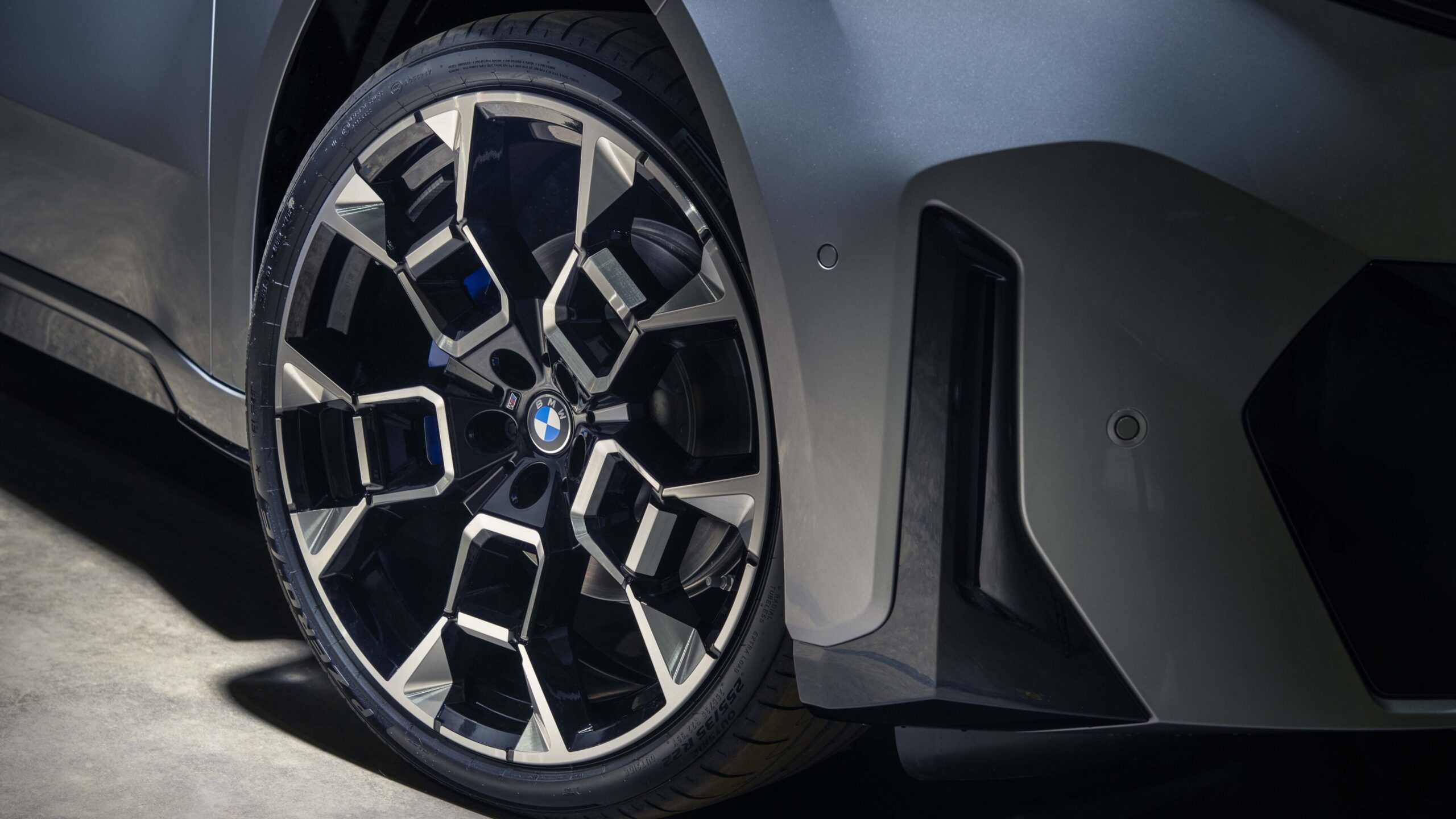 진정한 BMW의 귀환, 탑기어 선정 2026 올해의 차 iX3를 만나보다