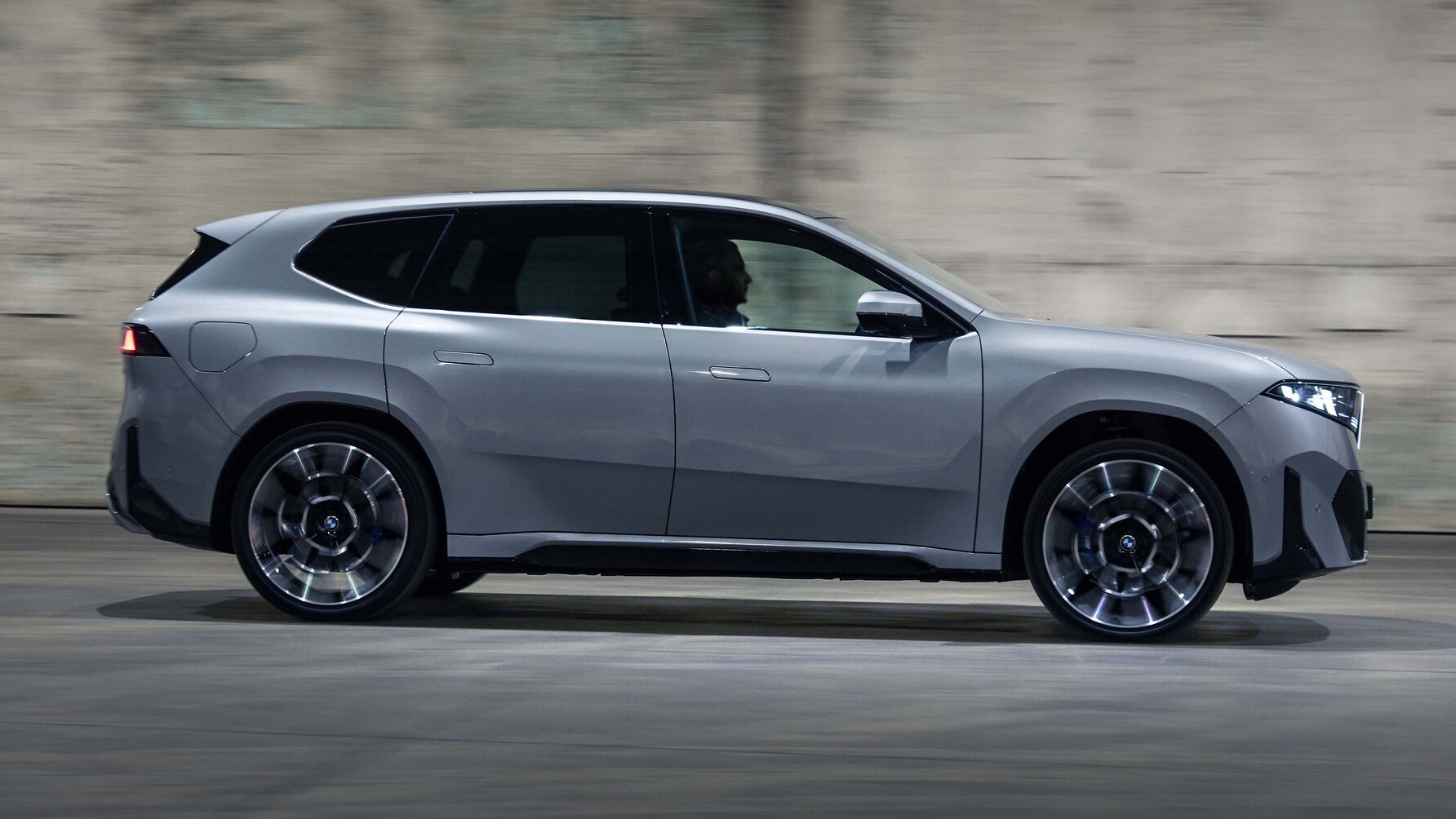 진정한 BMW의 귀환, 탑기어 선정 2026 올해의 차 iX3를 만나보다