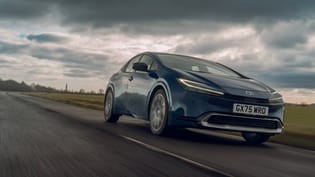 르노 그룹의 찬란한 비상: 톱기어가 선정한 '올해의 자동차 제조사'가 증명하는 혁신의 가치와 미래