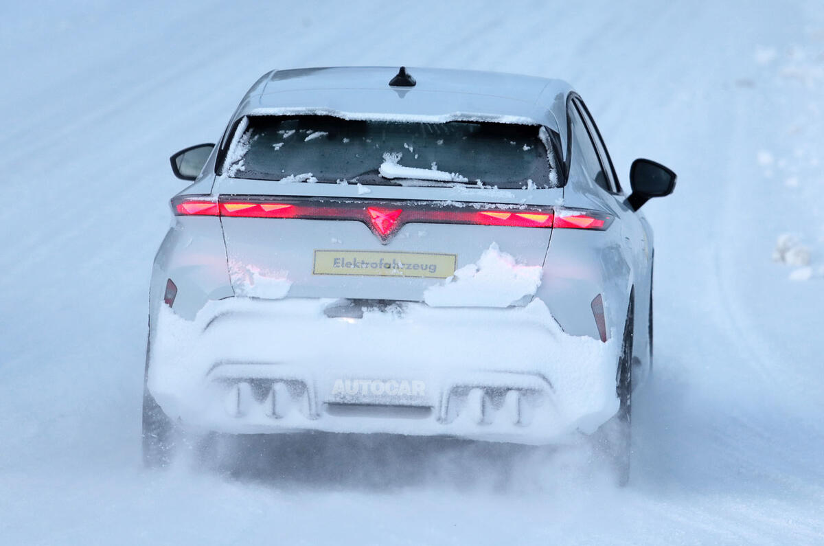 미래형 도심 전기차의 아이콘, 쿠프라 라발(Cupra Raval) 완벽 분석: 디자인부터 스펙까지