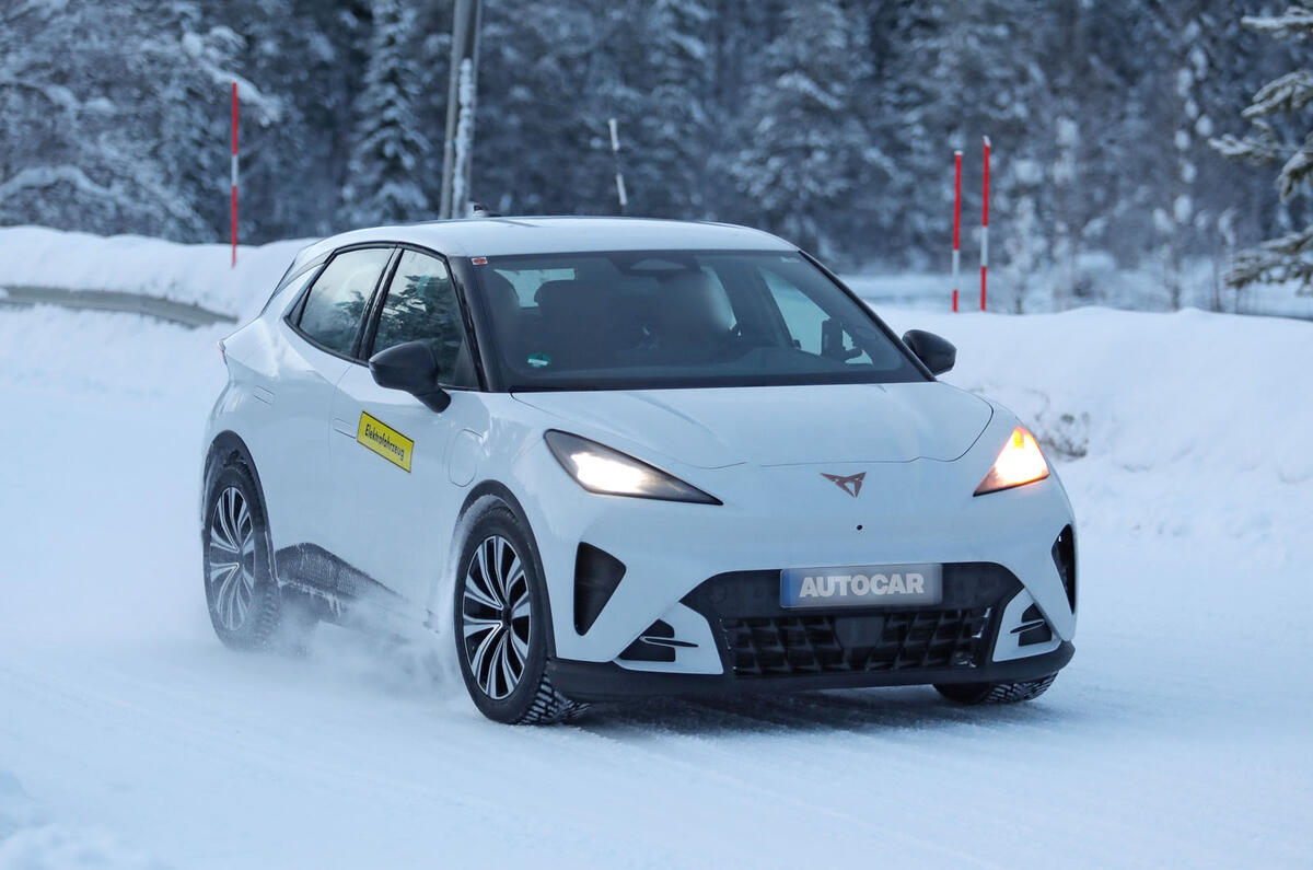 미래형 도심 전기차의 아이콘, 쿠프라 라발(Cupra Raval) 완벽 분석: 디자인부터 스펙까지