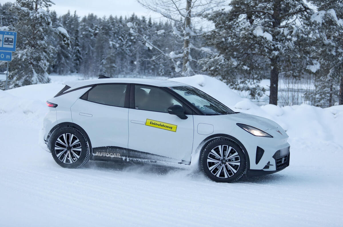 미래형 도심 전기차의 아이콘, 쿠프라 라발(Cupra Raval) 완벽 분석: 디자인부터 스펙까지