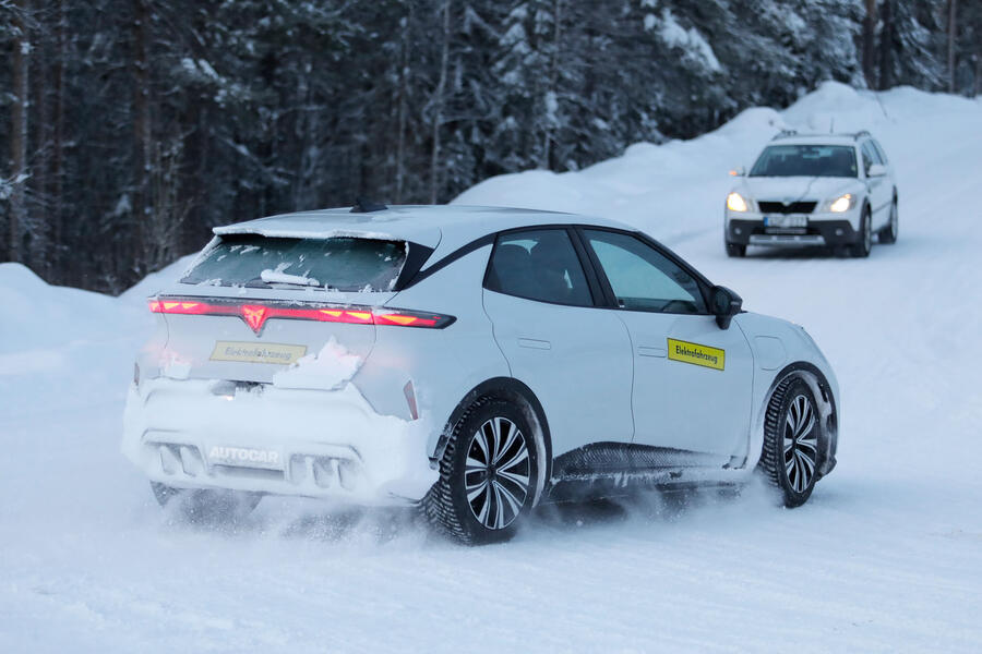 미래형 도심 전기차의 아이콘, 쿠프라 라발(Cupra Raval) 완벽 분석: 디자인부터 스펙까지