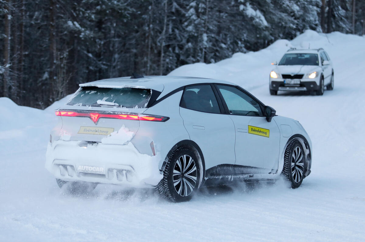 미래형 도심 전기차의 아이콘, 쿠프라 라발(Cupra Raval) 완벽 분석: 디자인부터 스펙까지