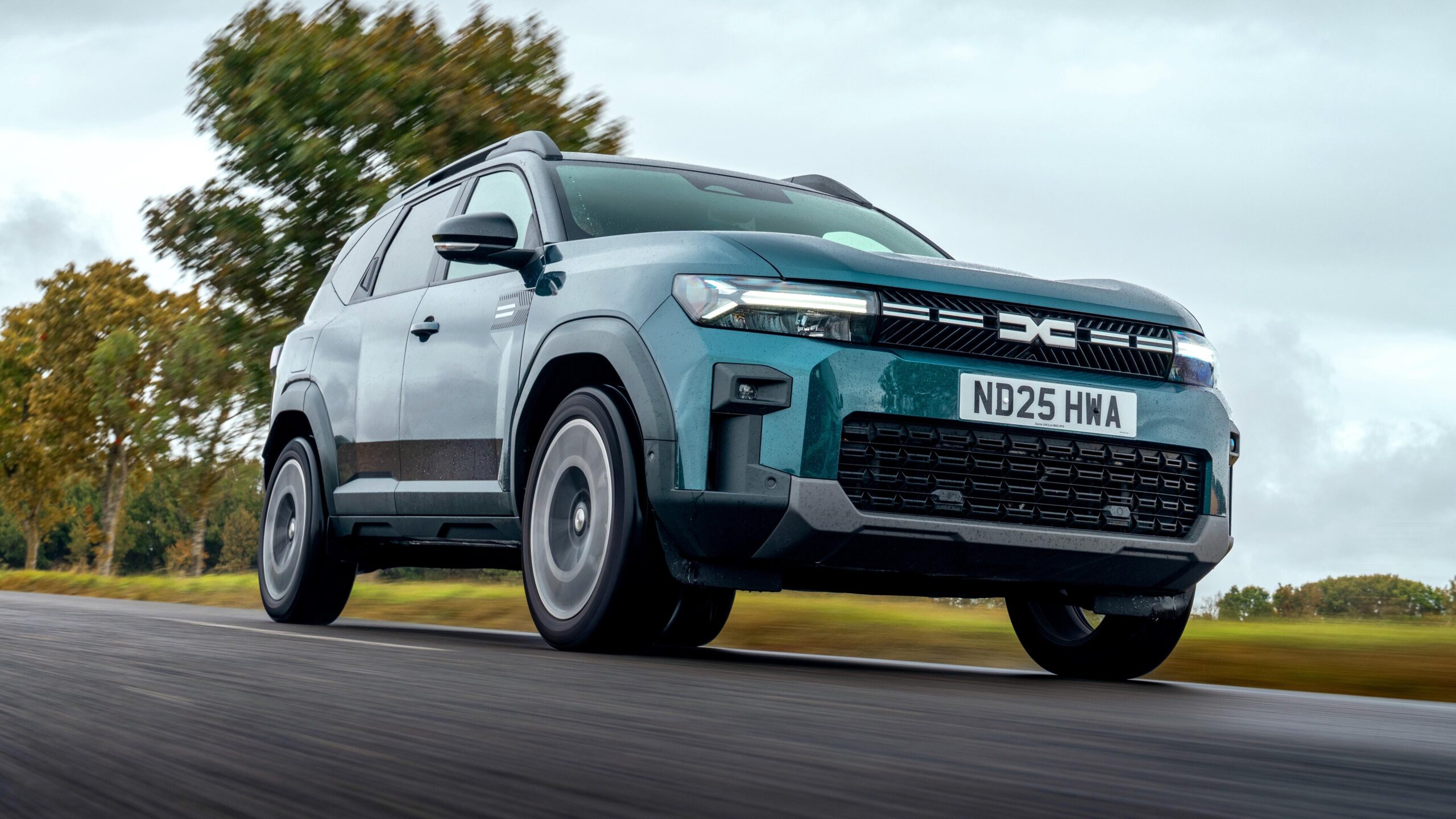 르노 그룹의 찬란한 비상: 톱기어가 선정한 '올해의 자동차 제조사'가 증명하는 혁신의 가치와 미래