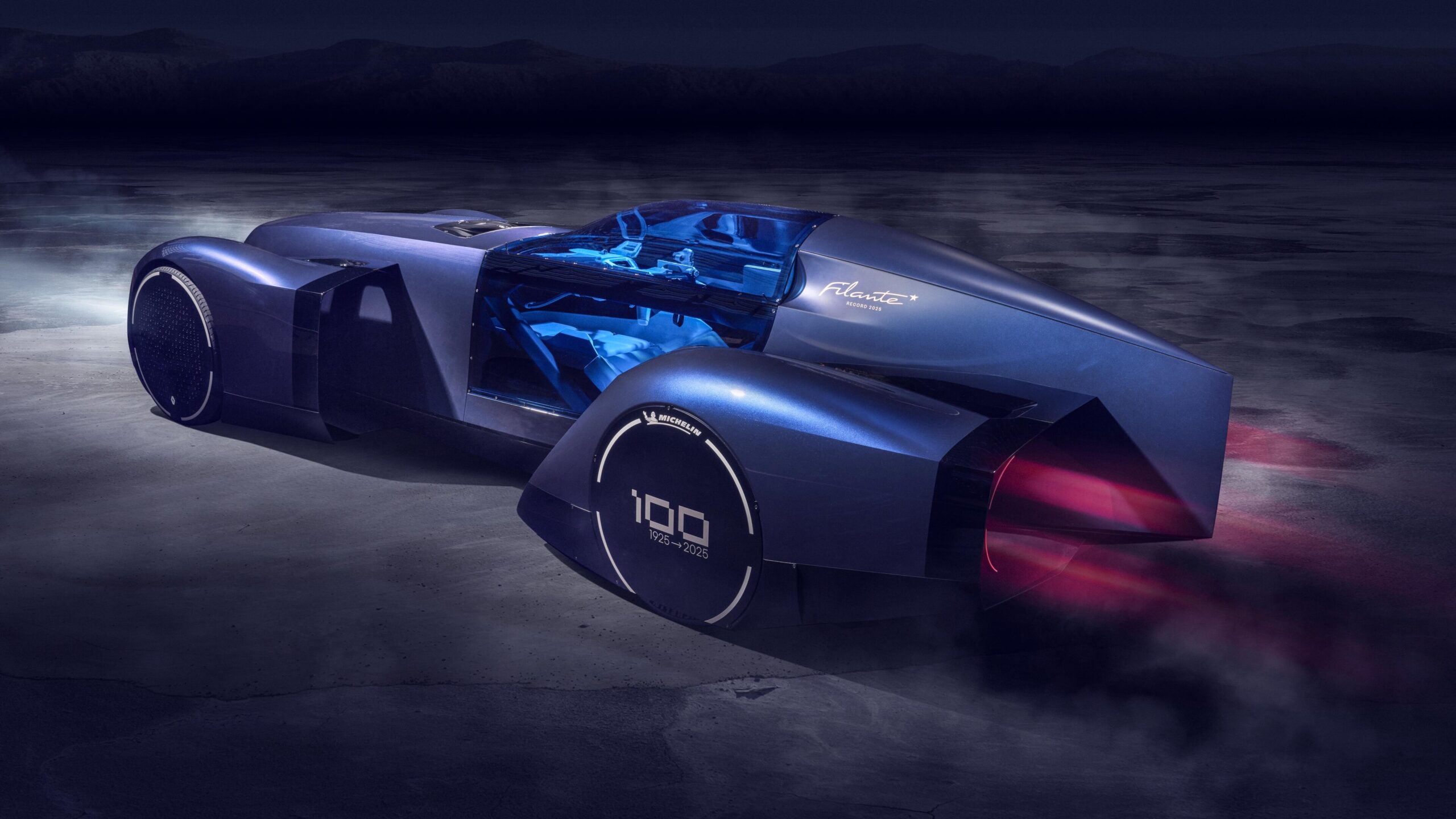 르노 그룹의 찬란한 비상: 톱기어가 선정한 '올해의 자동차 제조사'가 증명하는 혁신의 가치와 미래